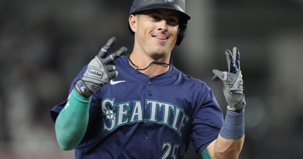 Dylan Moore scores twice, Bryan Woo routs Yankees batters in Mariners win