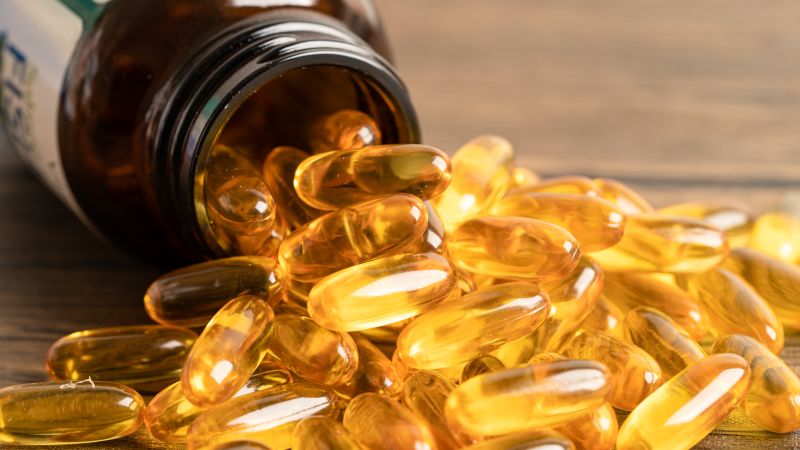 Fish oil supplements may be harmful, study finds.  “Is it time to throw them away?  expert asks |  CNN