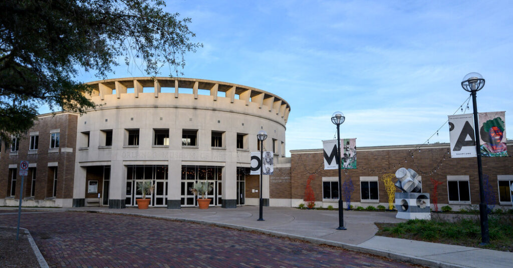 Orlando Art Museum receives a gift with strings and tries to cut them