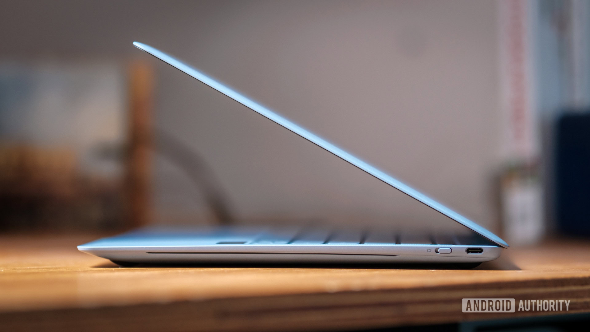 Huawei MateBook X Pro 2024 slim side profile