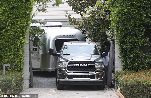 The massive RV looks ready for a family vacation, as it's roomy enough to accommodate Ben's three children with ex Jennifer Garner, as well as JLo's twins.