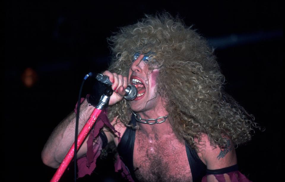 Dee Snider sings