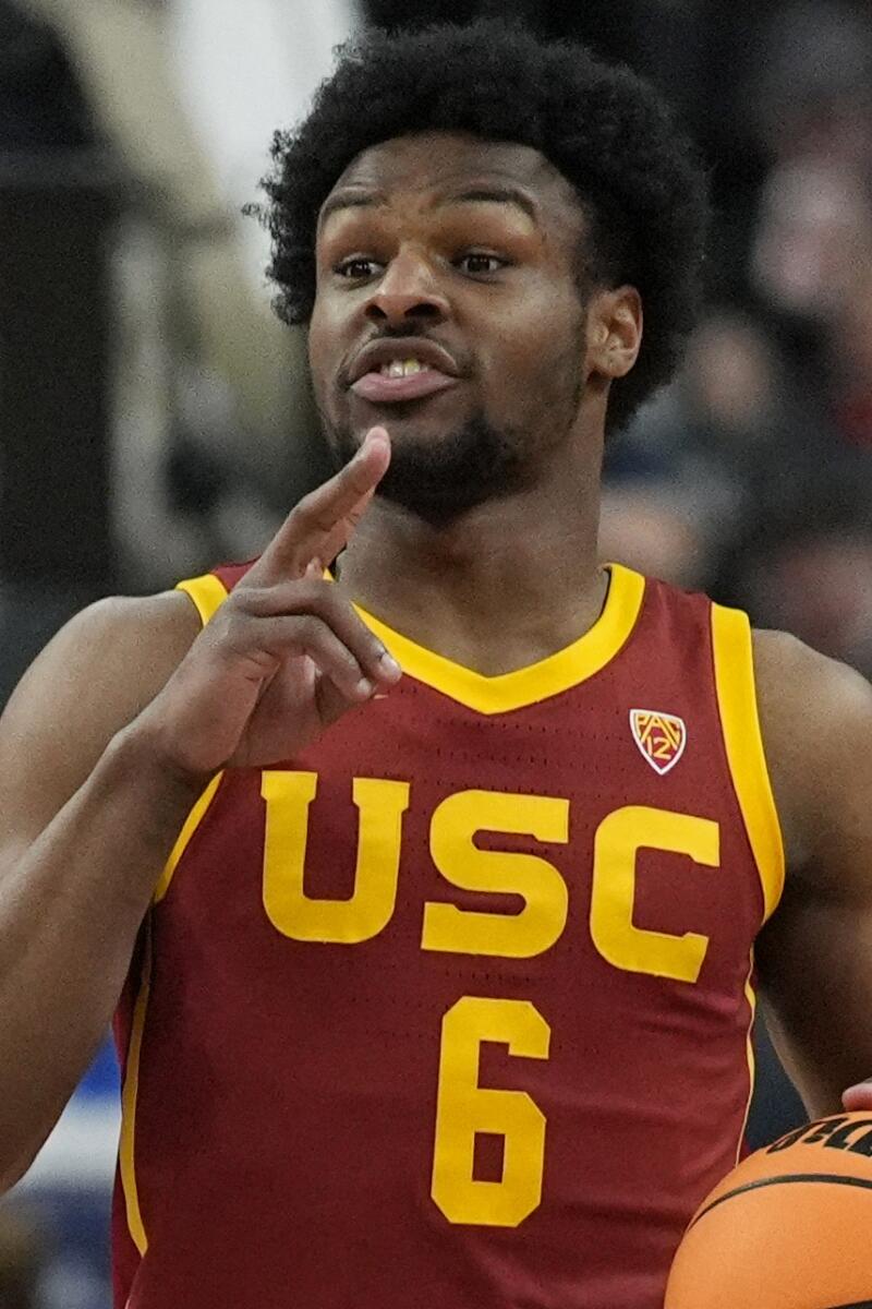 USC's Bronny James (6) brings the ball up the field during the first half.