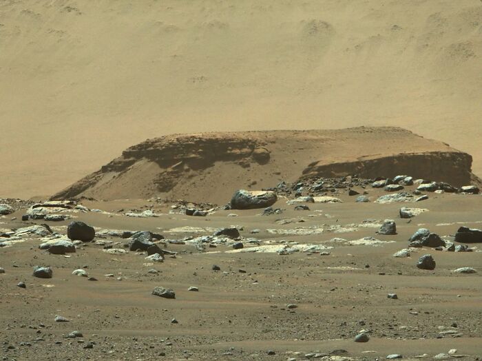 Scientists intrigued after discovering a completely different type of rock on Mars