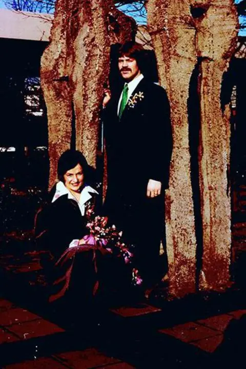 Els van Leeningen (left) and Jan Faber (right) on their wedding day, 1975