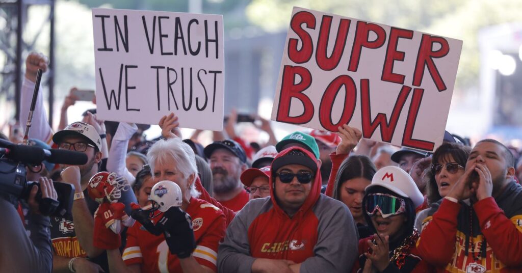 Arrowheadlines: Kansas sees Chiefs host Super Bowl from Missouri