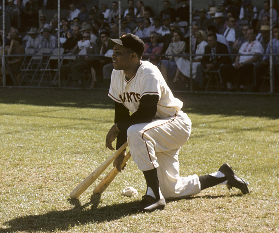 PHOENIX, AZ - MARCH 1957: Outfielder Willie Mays of the New York Giants in the on-deck circle during a spring training game against the Baltimore Orioles in March 1957 in Phoenix, Arizona.  (Photo by: Diamond Images/Getty Images)