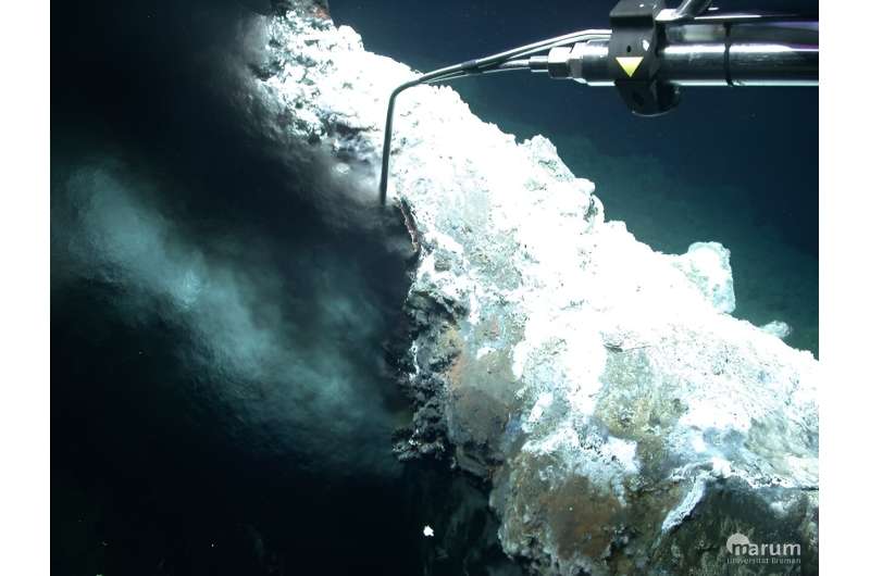 Investigation of newly discovered hydrothermal vents at a depth of 3,000 metres off Svalbard