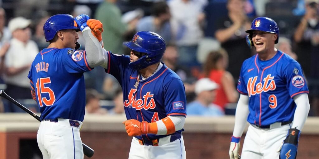 Mets hit Yankees again and climb back to .500