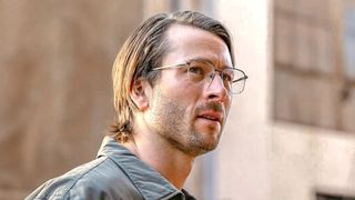 Glen Powell as Gary Johnson in 