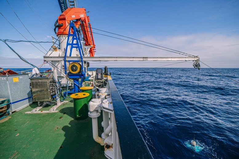 Special high-speed winch ship