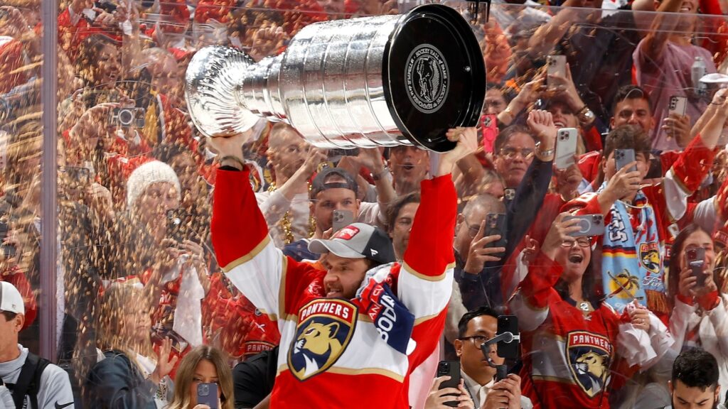 Panthers win Stanley Cup for first time, win Game 7 over Oilers