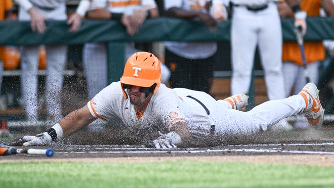 Tennessee Baseball vs. FSU Score Updates in the 2024 College World Series