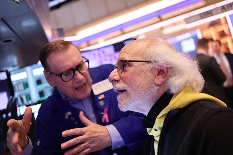 NEW YORK, NEW YORK - MAY 24: Traders work on the floor of the New York Stock Exchange during the morning session on May 24, 2024 in New York.  Stocks rose at the open, a day after the Dow Jones closed below 600 points, its worst session in more than a year.  (Photo by Michael M. Santiago/Getty Images)