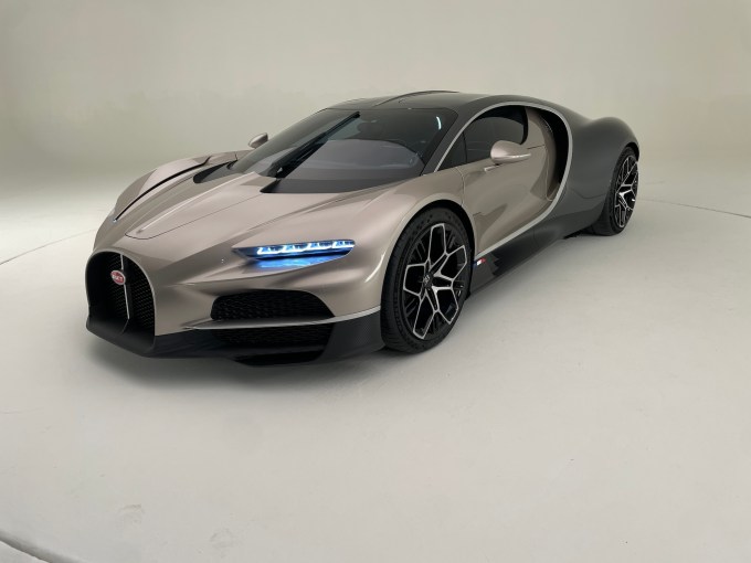 Bugatti tourbillon-main