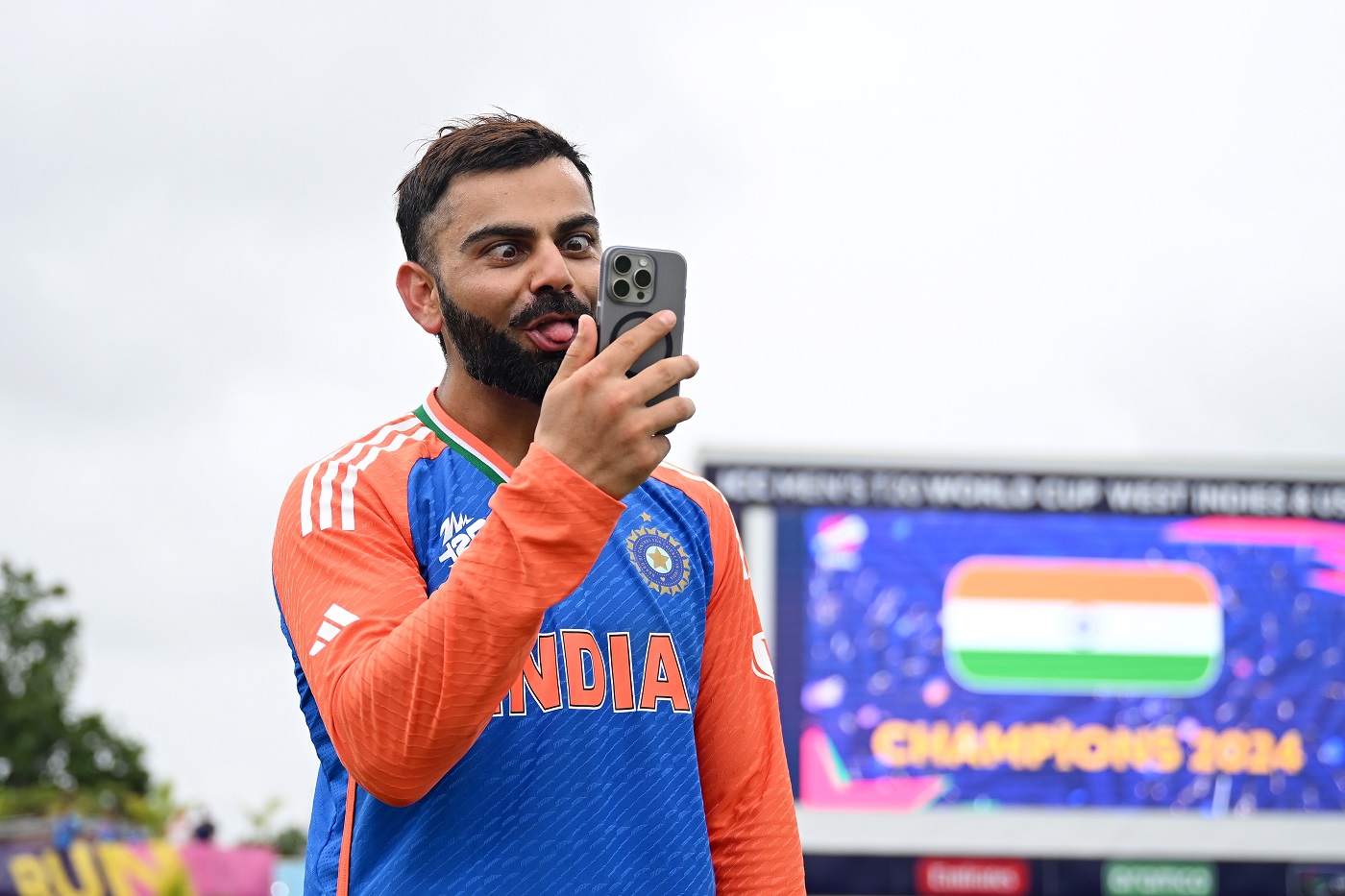 Joker King: Kohli spends time with family via video call