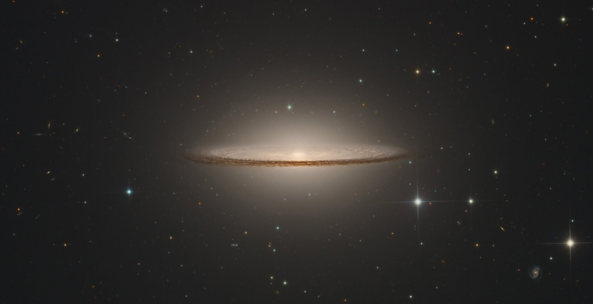 The inner dust lanes of M104 (the Sombrero Galaxy)