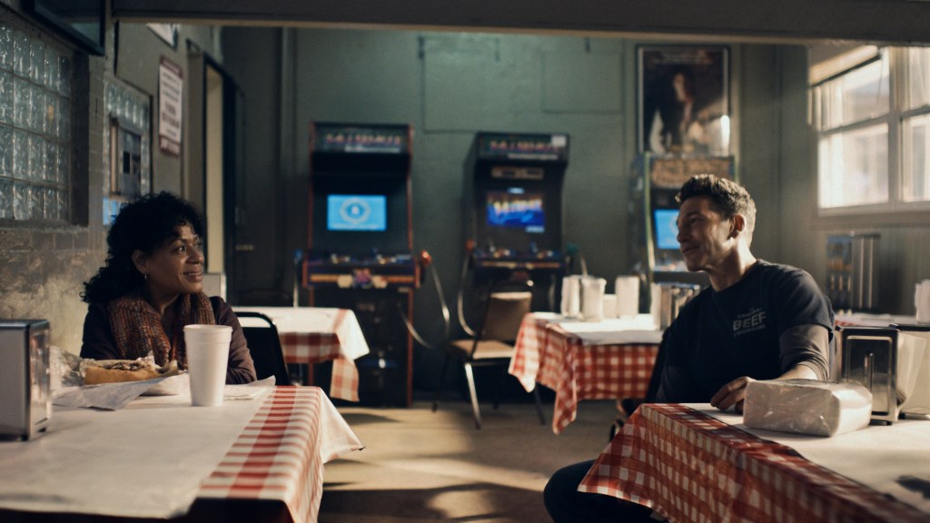 “THE BEAR” — “Towels” — Season 3, Episode 6 (Aired Thursday, June 27) — Pictured: (L-R) Liza Colón-Zayas as Tina, Jon Bernthal as Mikey. CR: FX.