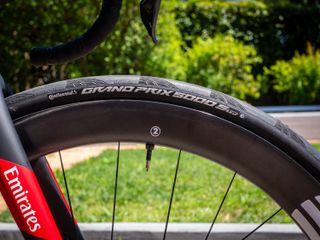 Pogačar uses 30mm wide tubeless tires