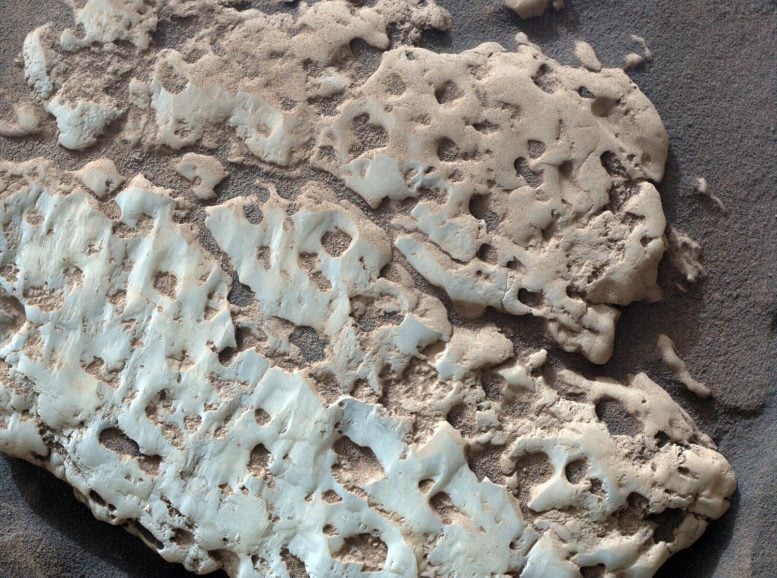 Curiosity Observes Sulfur Rock at Snow Lake