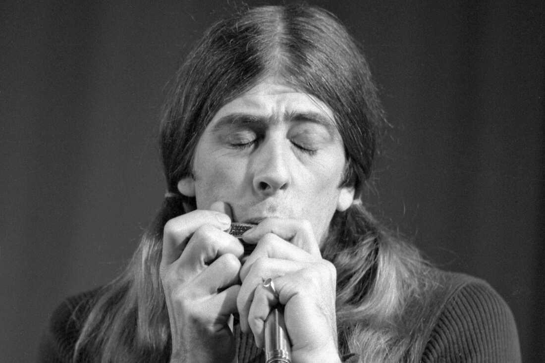 British blues pioneer John Mayall performs with his group, the Bluesbreakers, at the Deutsche Museum in Munich, West Germany, on January 21, 1970.