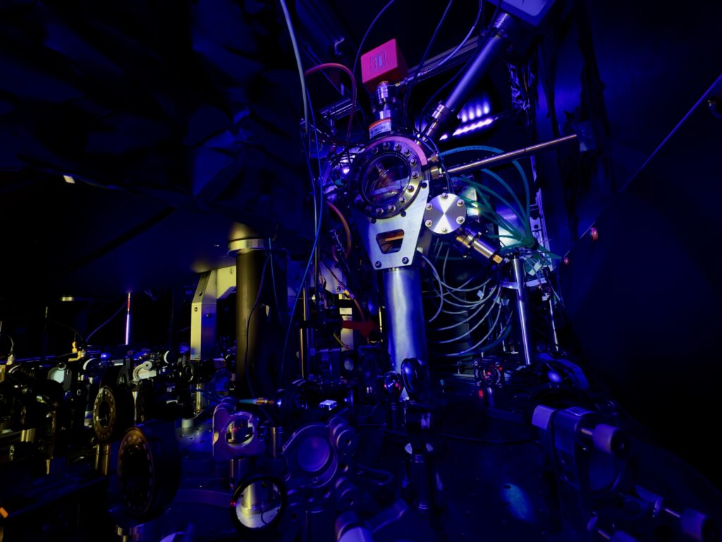 Optical lattice clock based on strontium atoms achieves unprecedented precision