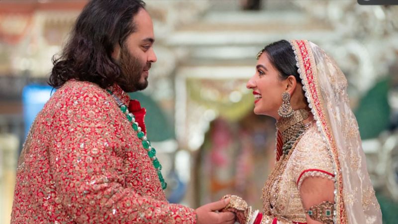 Anant Ambani and Radhika Merchant wedding: Celebrity guests arrive for lavish, star-studded ceremony | CNN