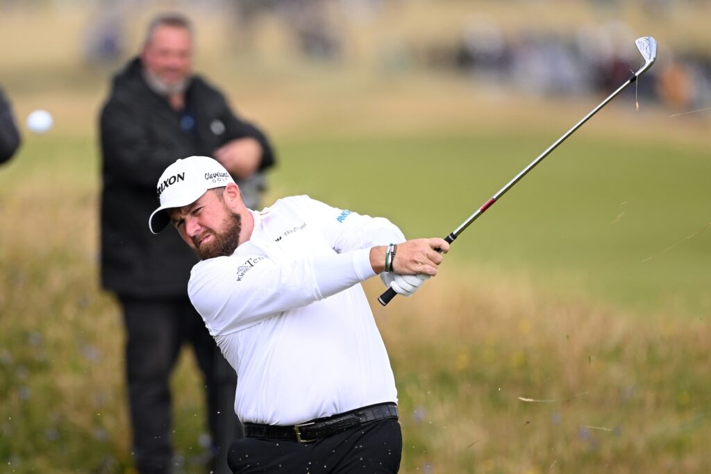 At the British Open, a powerful wind chases Rory McIlroy and embraces Shane Lowry