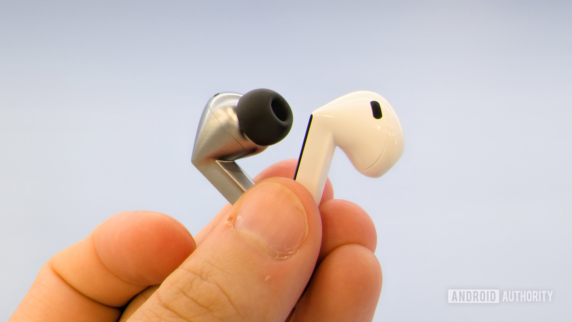 Samsung Galaxy Buds 3 and Galaxy Buds 3 Pro right earbud in fingers