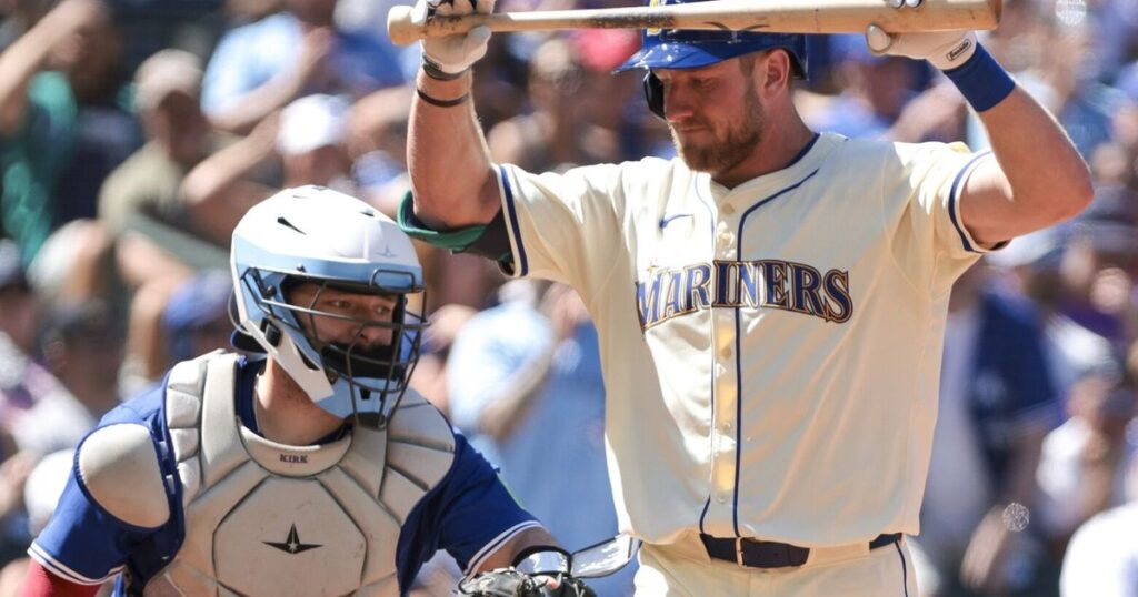 Mariners end disappointing home season with extra-inning loss to Blue Jays