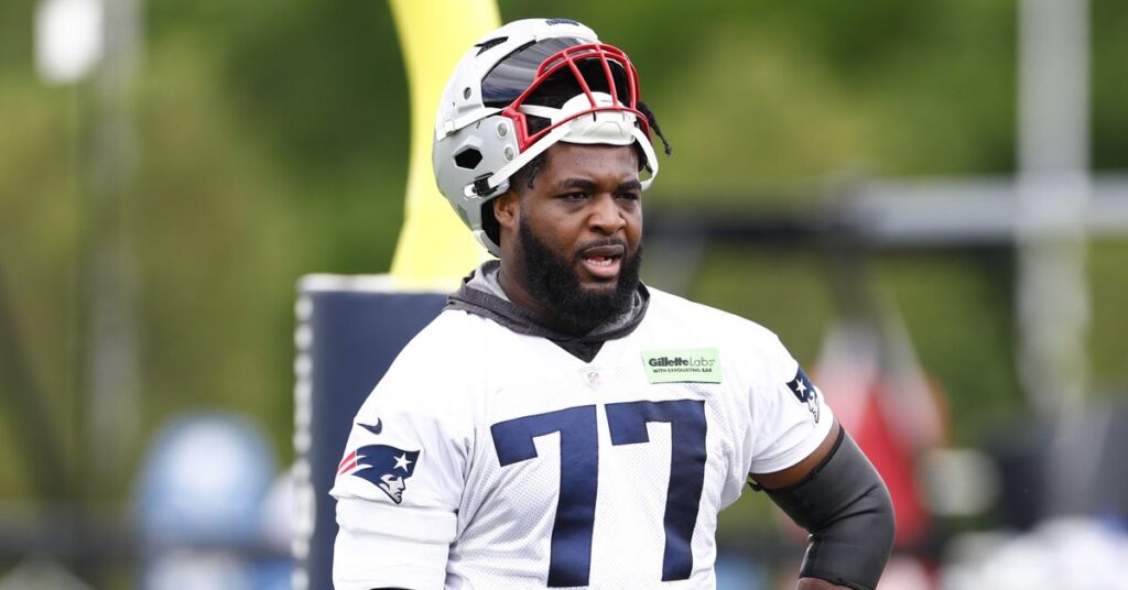 Patriots play long-term game along offensive line