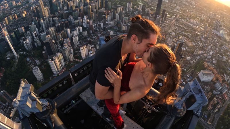 This couple's hobby? Illegally climbing the world's tallest buildings together | CNN